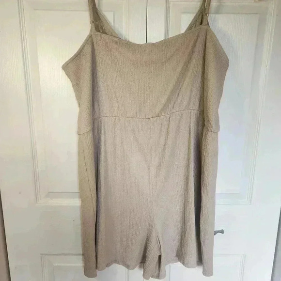 Womens Plus Size Tan Romper Adjustable Straps Sleeveless Size XXL/2X - Picture 8 of 9